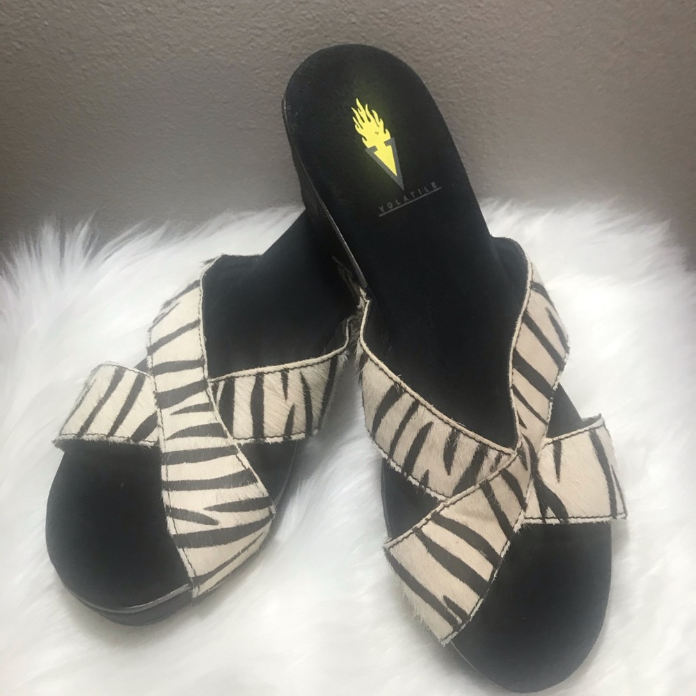 Volatile Wedge sandal sz 8